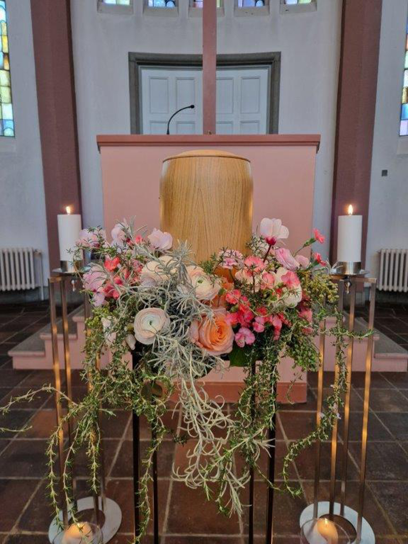 Urnenschmuck pastell-corall-rankend